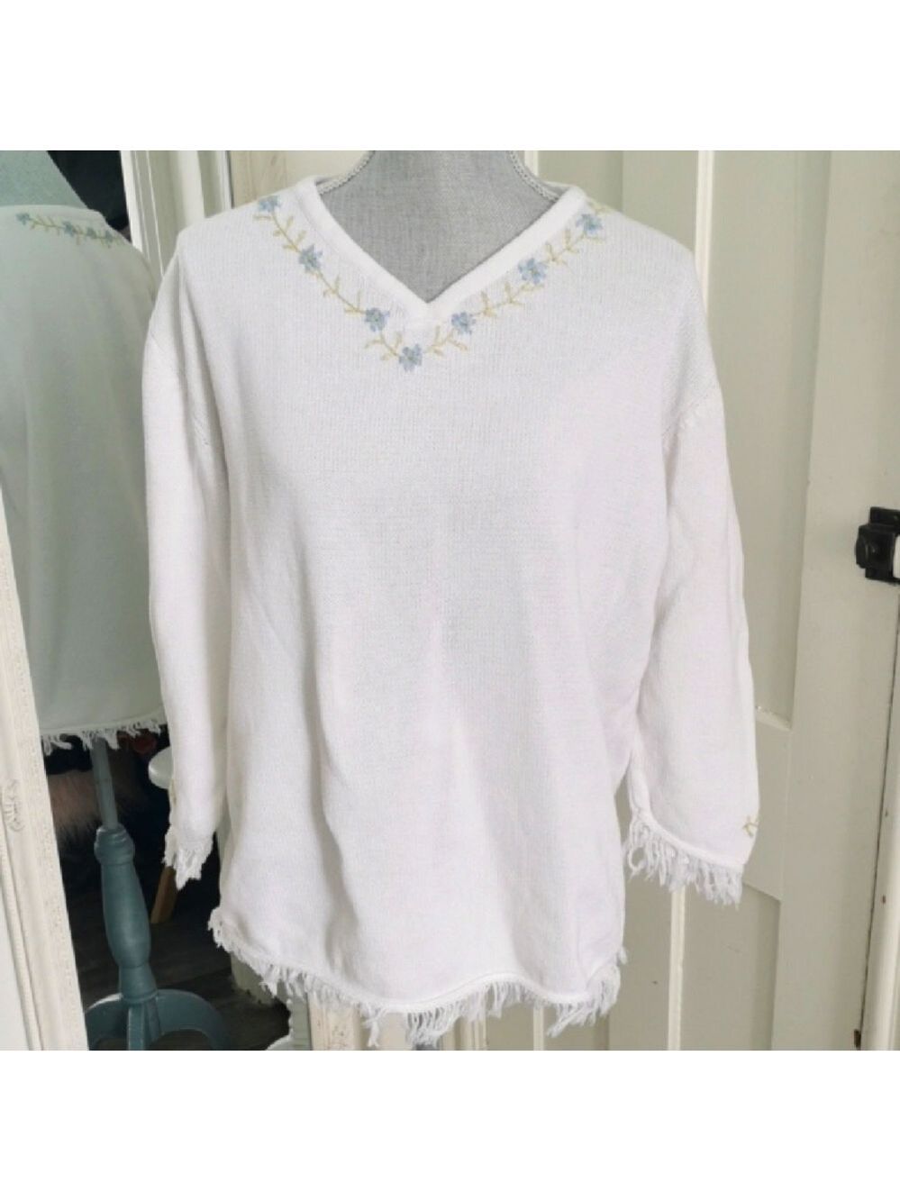 Vintage womens grannycore, cottagecore boho, beachy embroidered sweater. Size XL